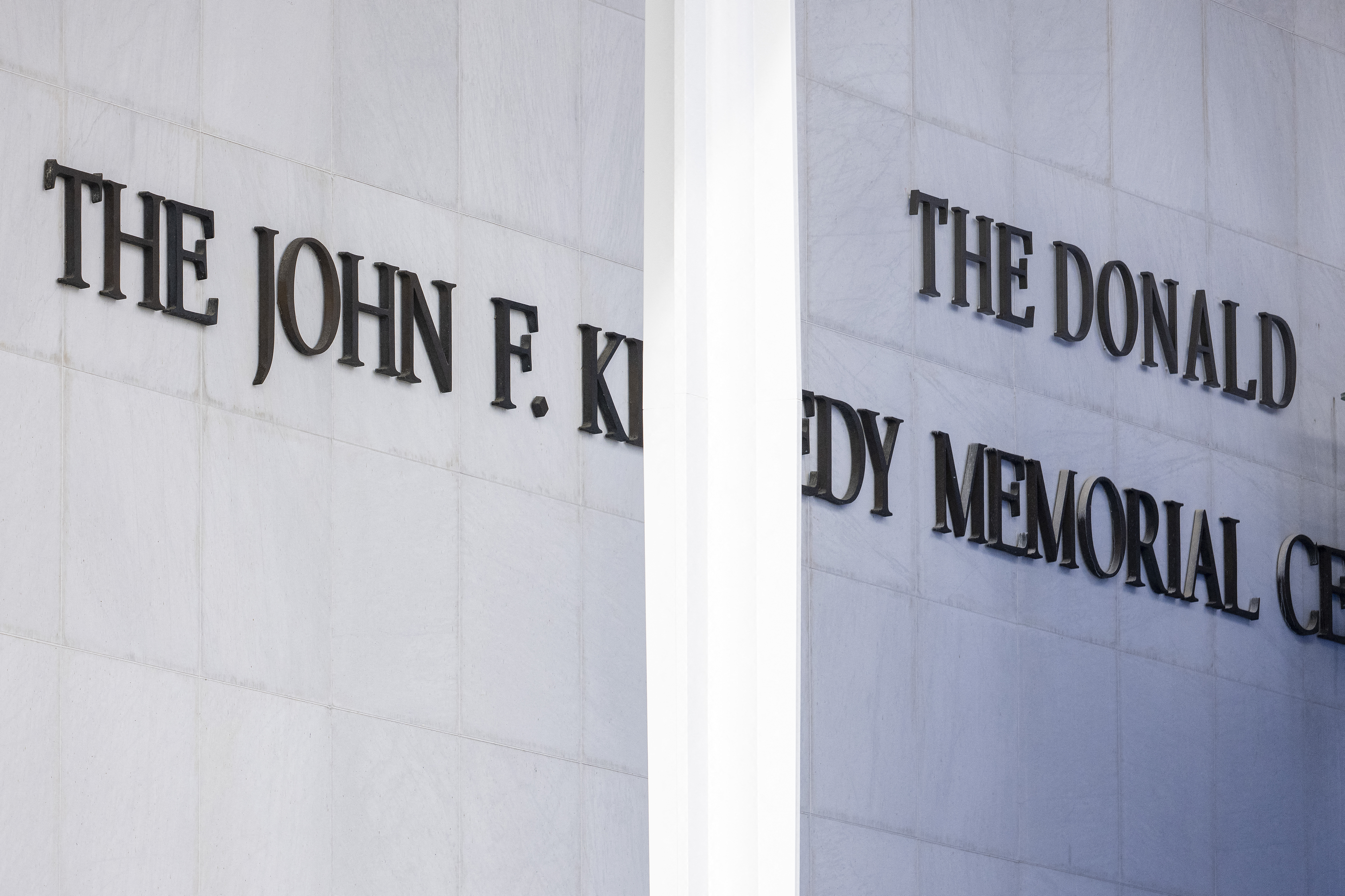 Centro cultural Kennedy Center é renomeado para homenagear Trump