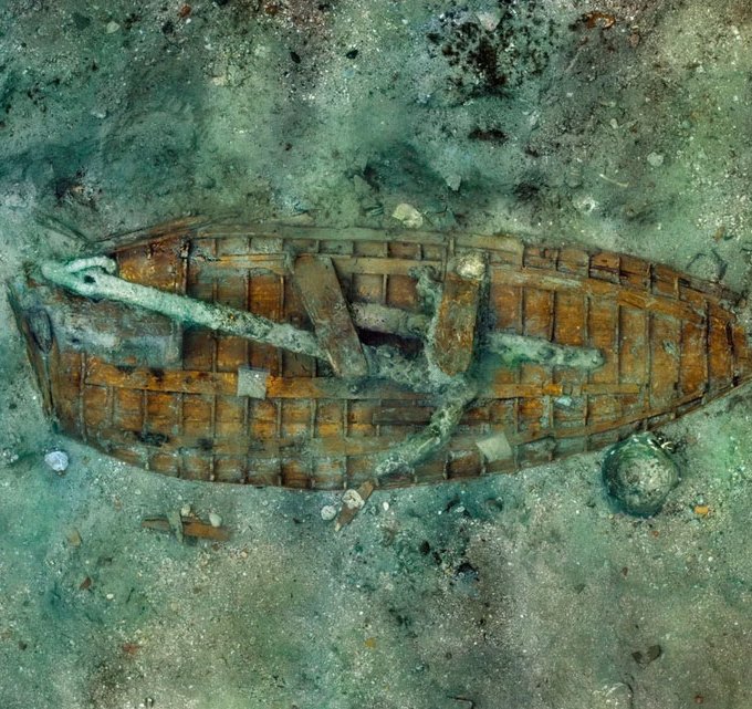 Barco de recreio do Egito antigo é achado na costa de Alexandria