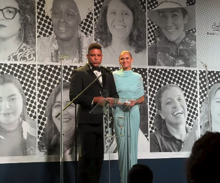 Vestido de Preta Gil e jantar com Sabrina: os itens de leilão dos famosos