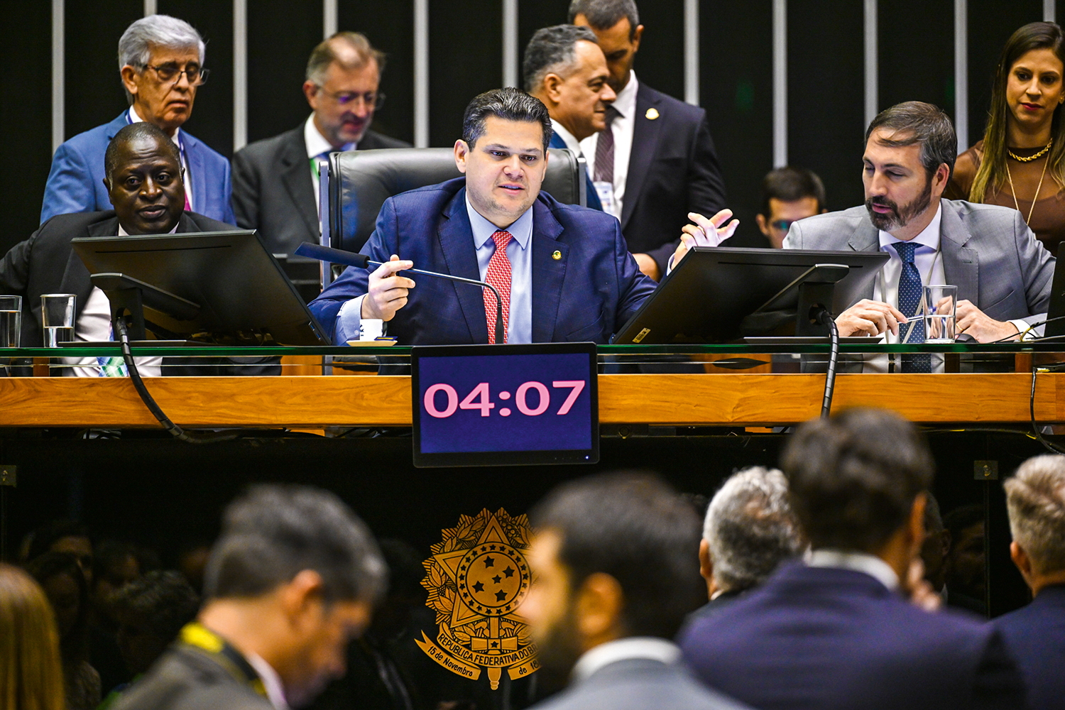 QUEDA DE BRA&Ccedil;O - Alcolumbre: o presidente do Senado continua medindo for&ccedil;as com o governo