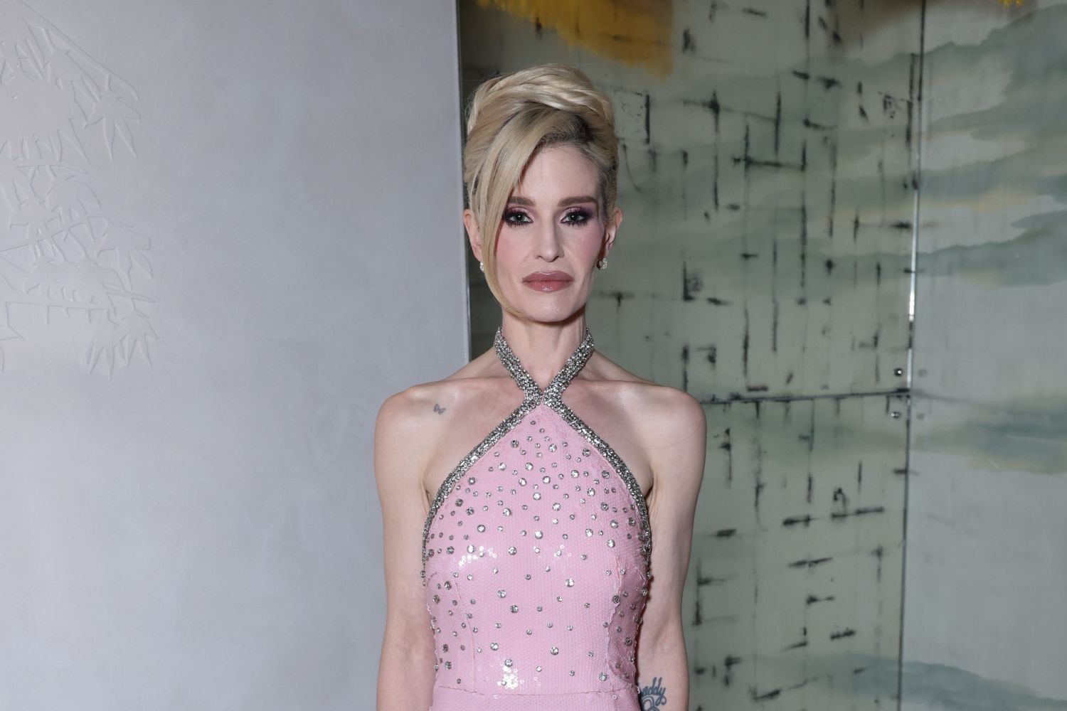 Kelly Osbourne rebate críticas ao próprio corpo em meio ao luto por Ozzy