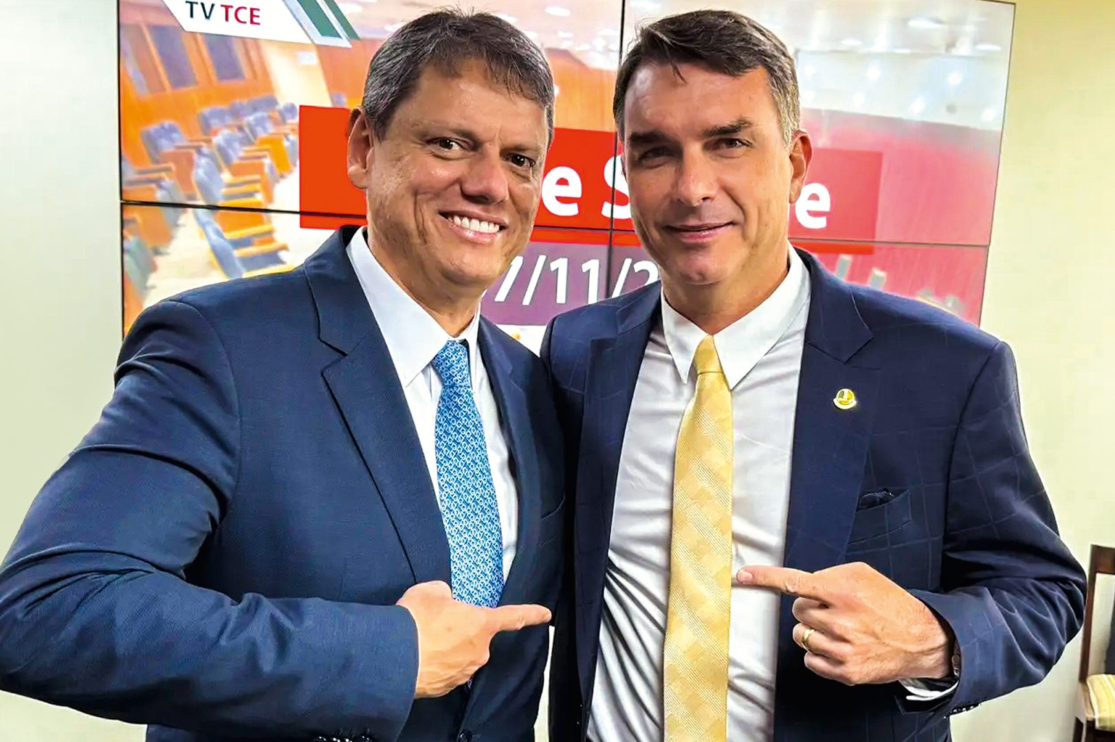 Paz entre Flávio e Michelle vai colocar mais pressão sobre Tarcísio