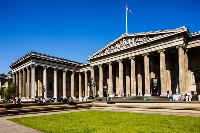 Fachada do British Museum: abriga uma coleção de 8 milhões de objetos