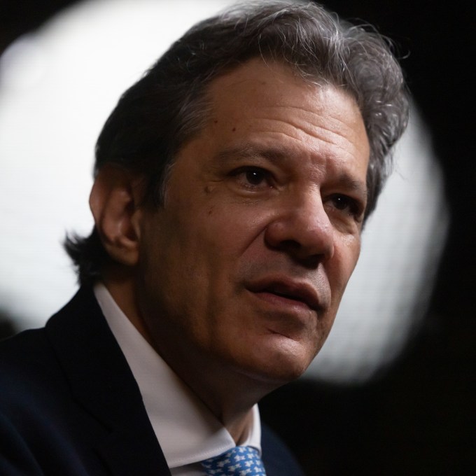 Governo quer renda básica, prevista em lei que Lula assinou há 22 anos