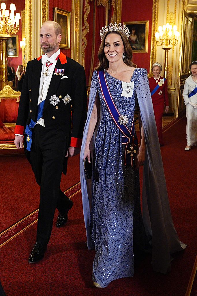 Kate Middleton veste Jenny Packham e Tiara Oriental da Rainha Vit&oacute;ria, da Garrard