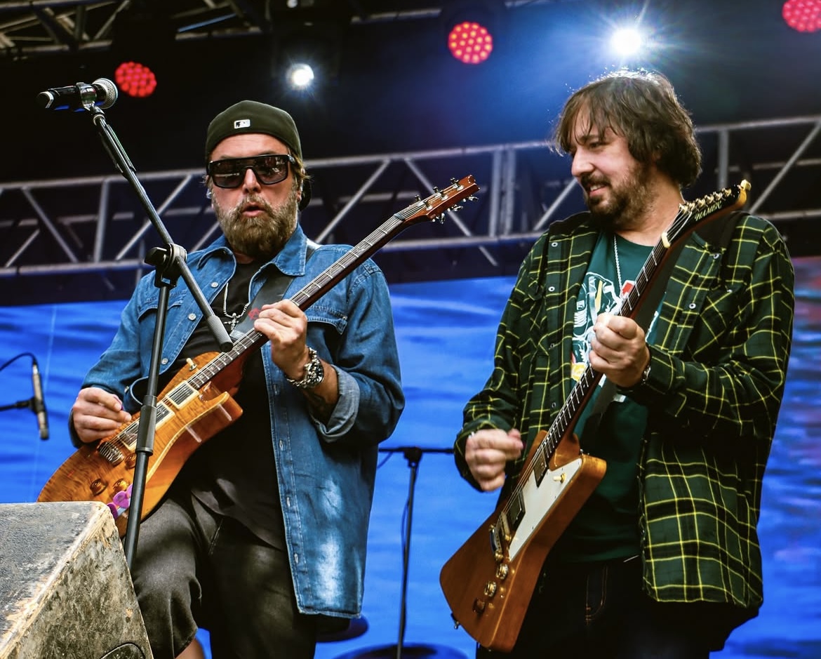 O rumo dos guitarristas do Charlie Brown Jr. em meio a disputa com família de Chorão