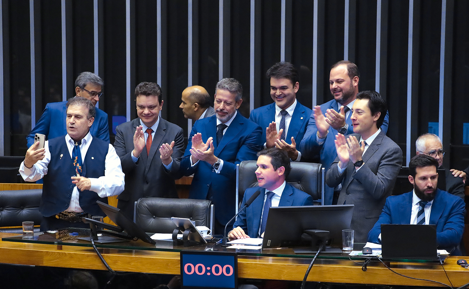 DESAUTORIZADA -&ensp;Vota&ccedil;&atilde;o na C&acirc;mara: decis&atilde;o sobre cassa&ccedil;&atilde;o de mandato de parlamentar foi anulada pelo STF