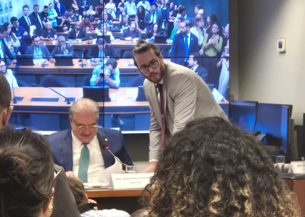 A articulação por trás do relatório da regulação do trabalho por aplicativos