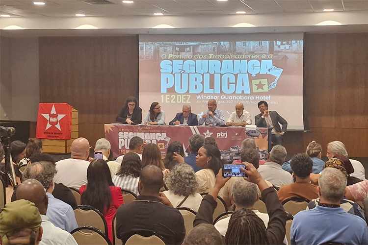 Em documento, PT faz duras críticas à PM e prega reforma do caráter militar da corporação