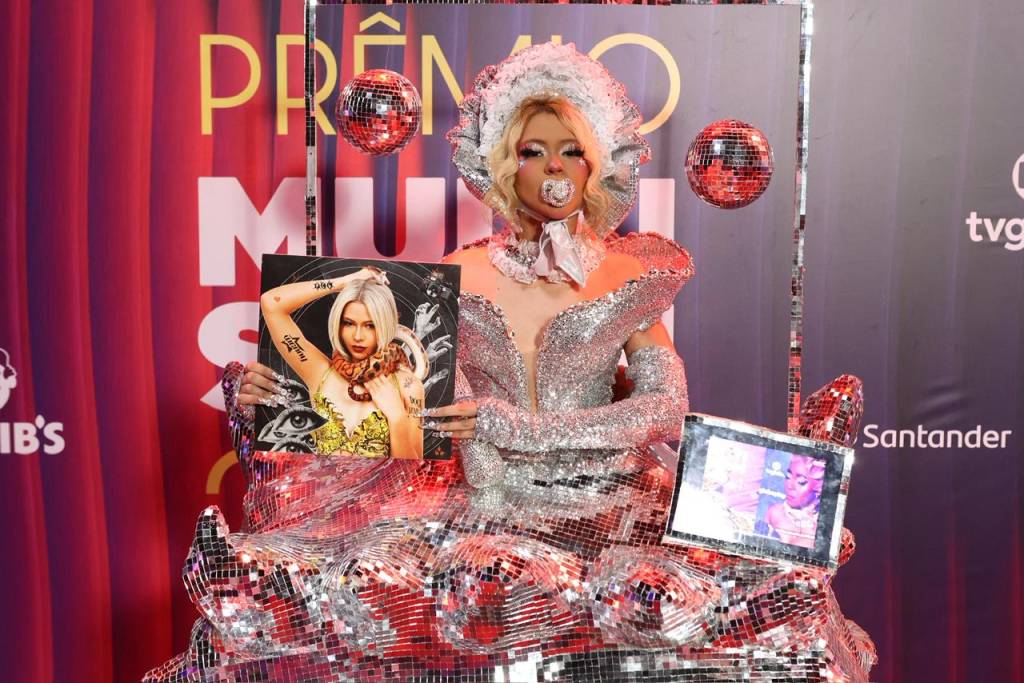 A seleção dos looks mais bizarros dos famosos no prêmio Multishow