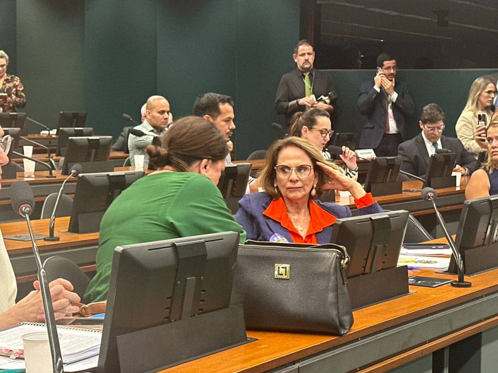 A ajuda inesperada de Damares aos partidos da esquerda na CCJ