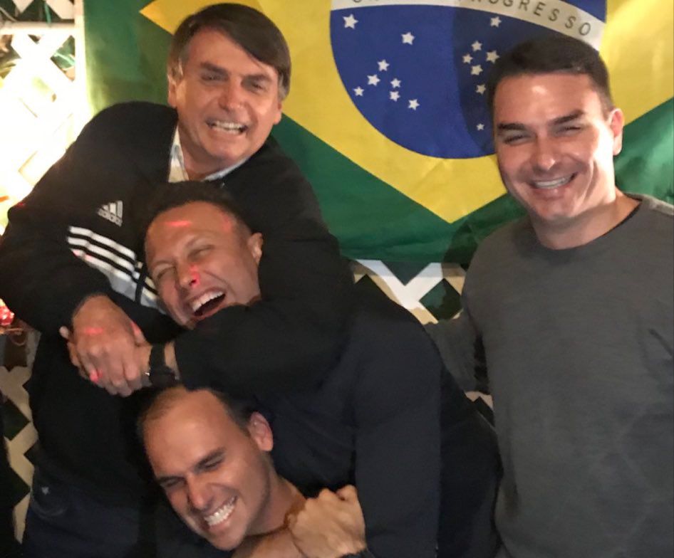 Após anunciar pré-candidatura ao Planalto, Flávio Bolsonaro diz que anistia é prioridade