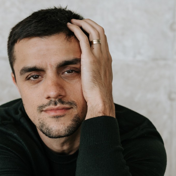 Felipe Simas a VEJA: “Todo artista tem uma missão pastoral”