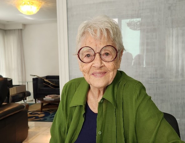 Adélia Prado comemora seus 90 anos com leitura em São Paulo