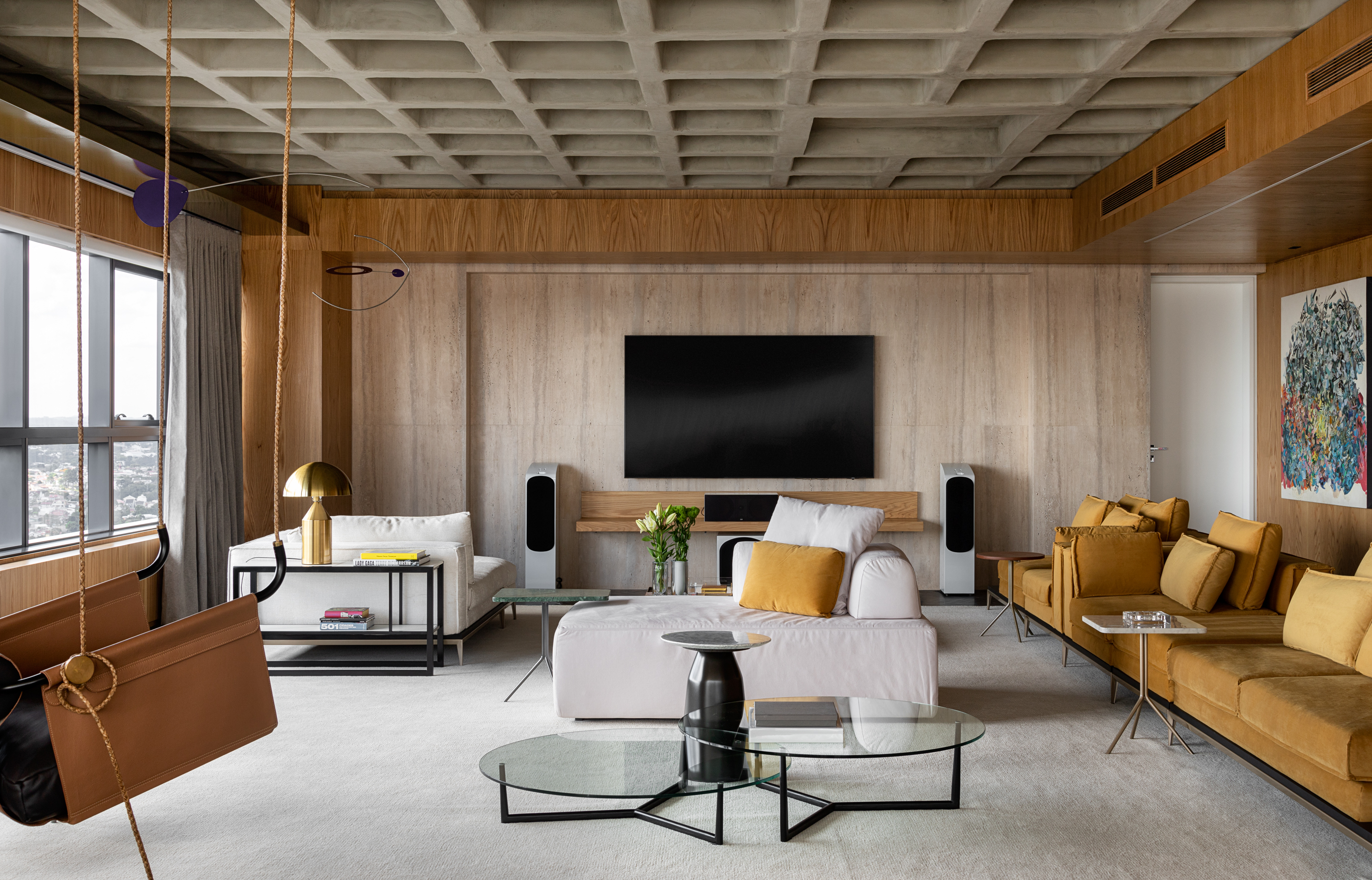 Laje aparente com vigas é ponto de partida do décor deste loft industrial