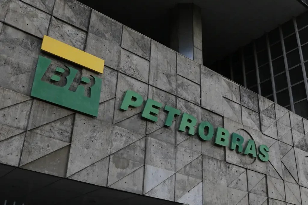 Petrobras e Vale lideram entre as ações mais negociadas em janeiro