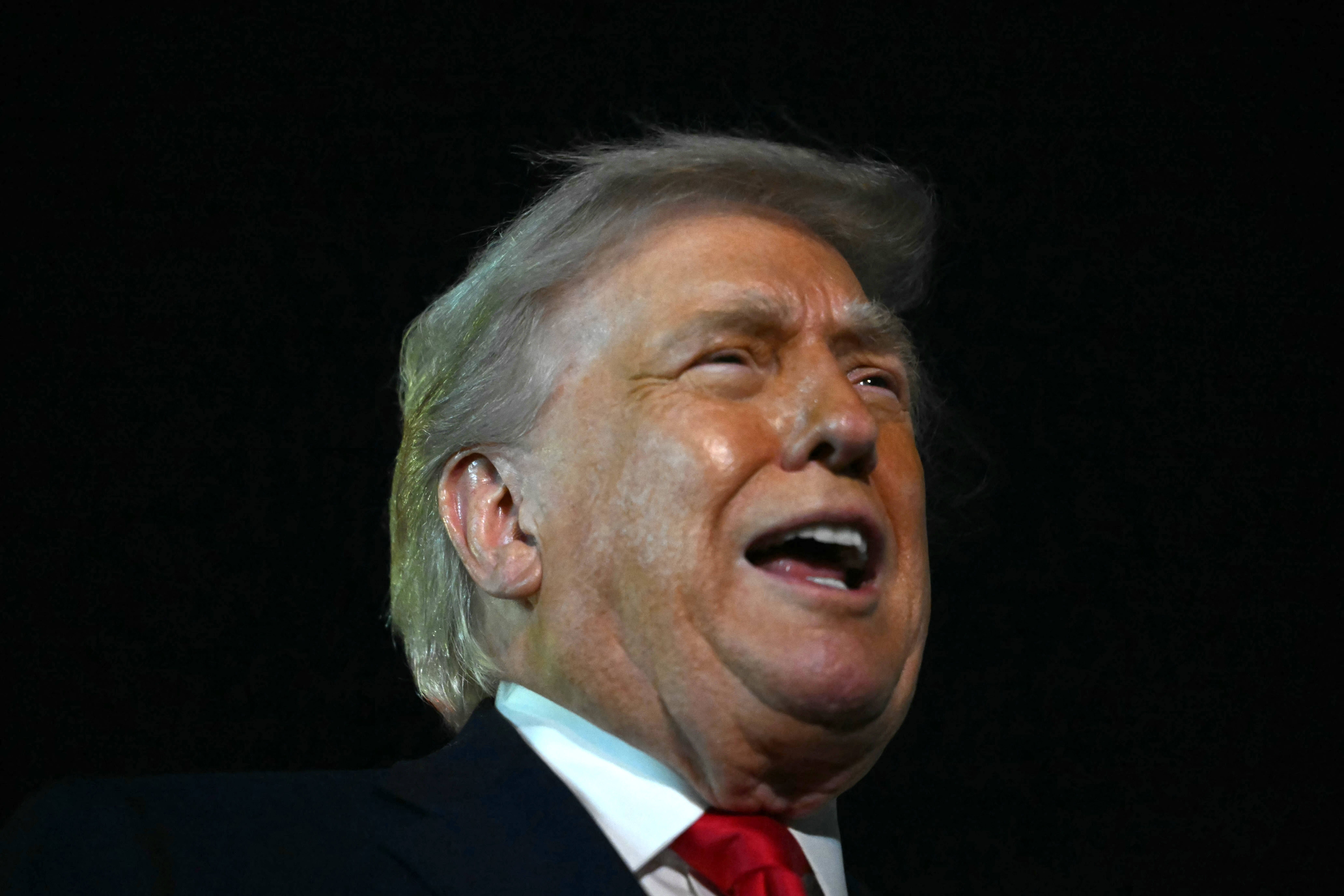 A reação furiosa a post de Trump que retrata Michelle e Barack Obama como macacos