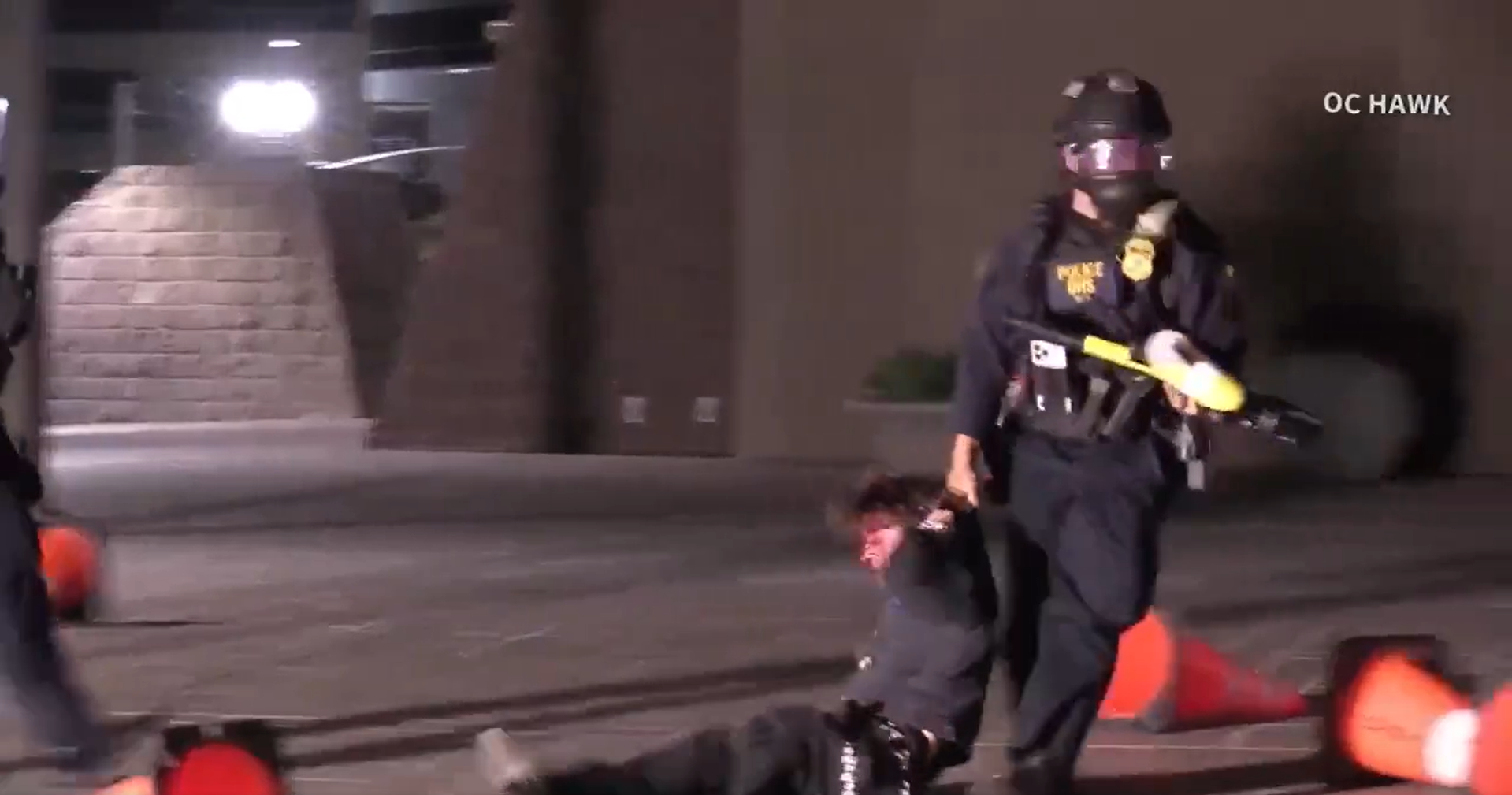Vídeo: Manifestante fica cego por disparo de agente durante protesto contra o ICE nos EUA
