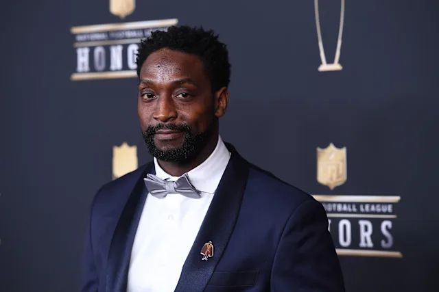 Ex-atleta da NFL abandona FBI após ações de Donald Trump