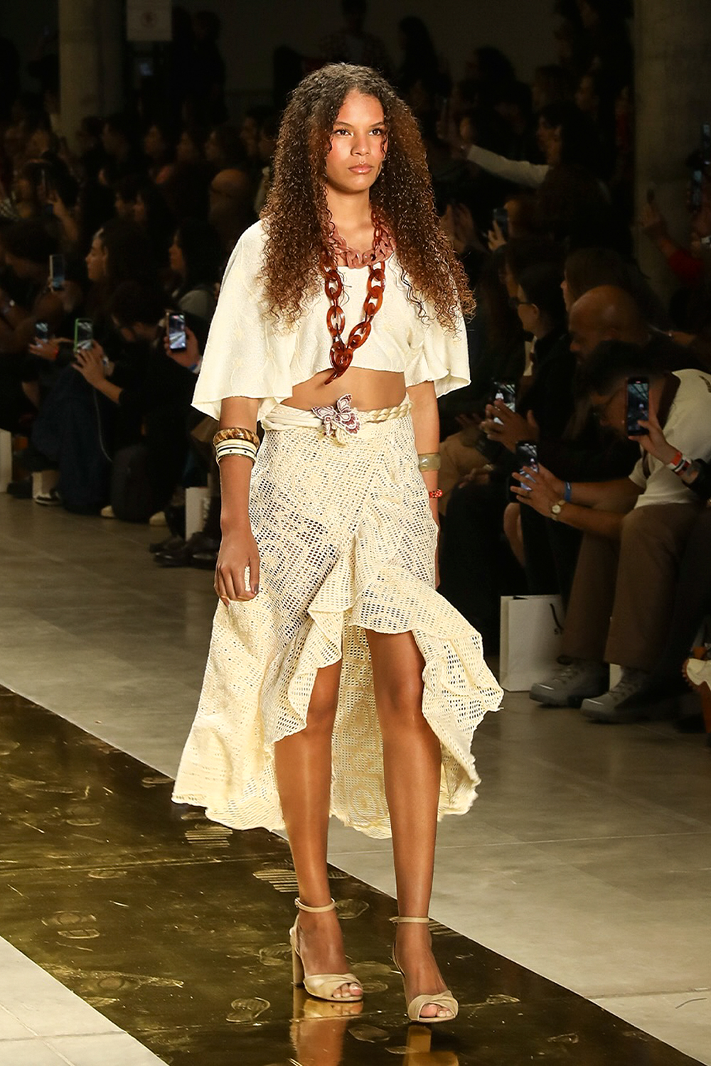 PASSARELA -&ensp;Cole&ccedil;&atilde;o de Amir Slama: &ldquo;a mesma trama&rdquo;