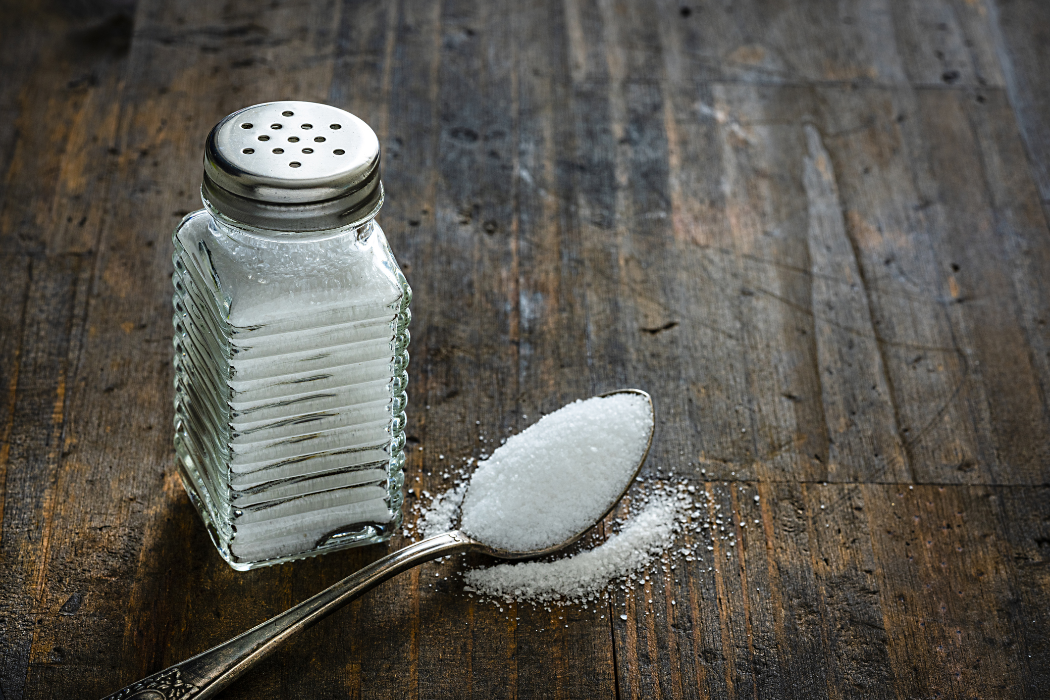 Quais alimentos você deve cortar ou moderar para controlar a pressão