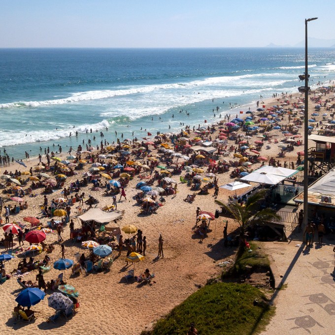 Justiça determina que quiosques da Barra da Tijuca retirem ‘puxadinhos’ da areia