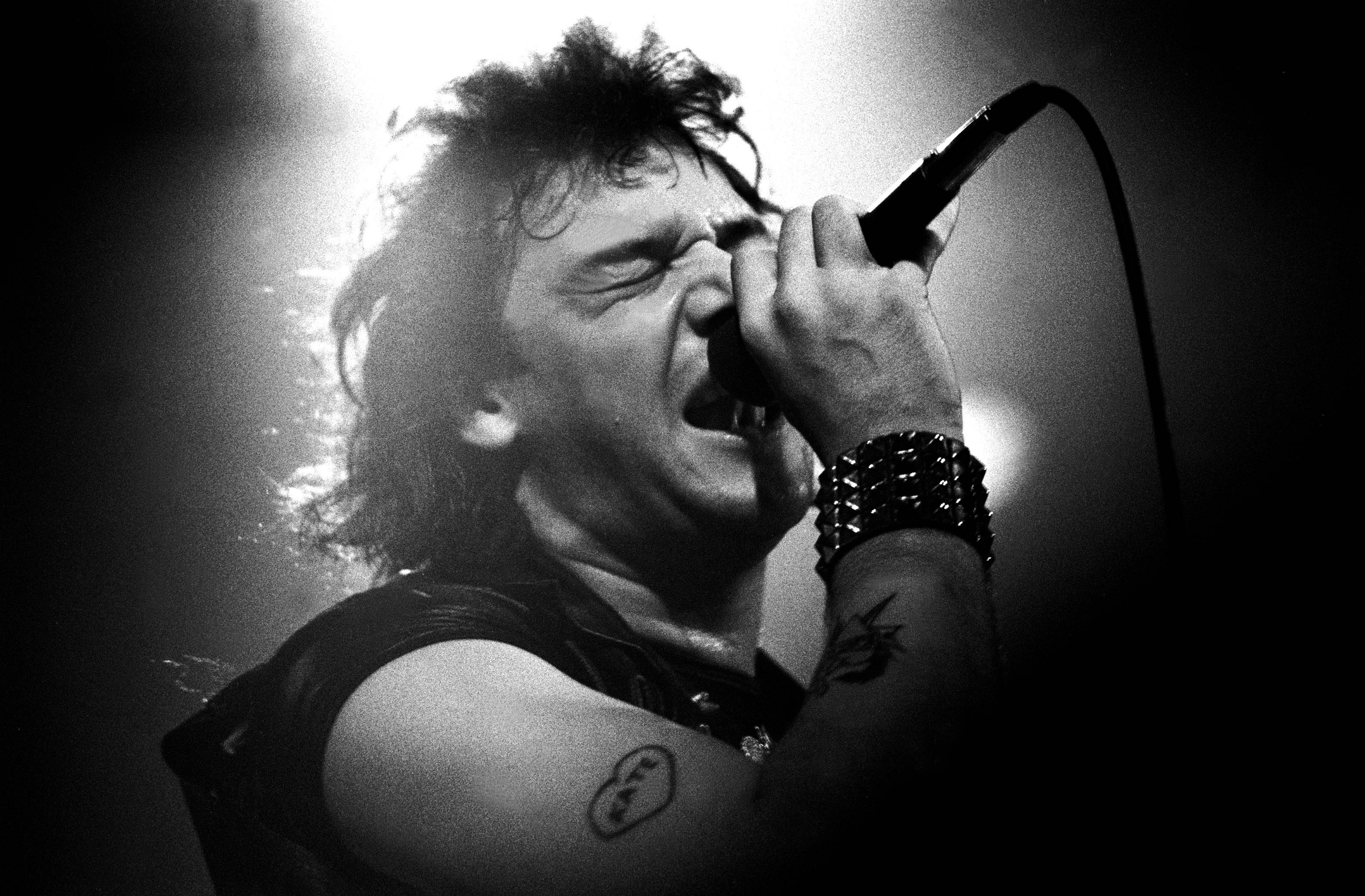 O melhor cantor do Iron Maiden foi demitido para a banda chegar ao sucesso