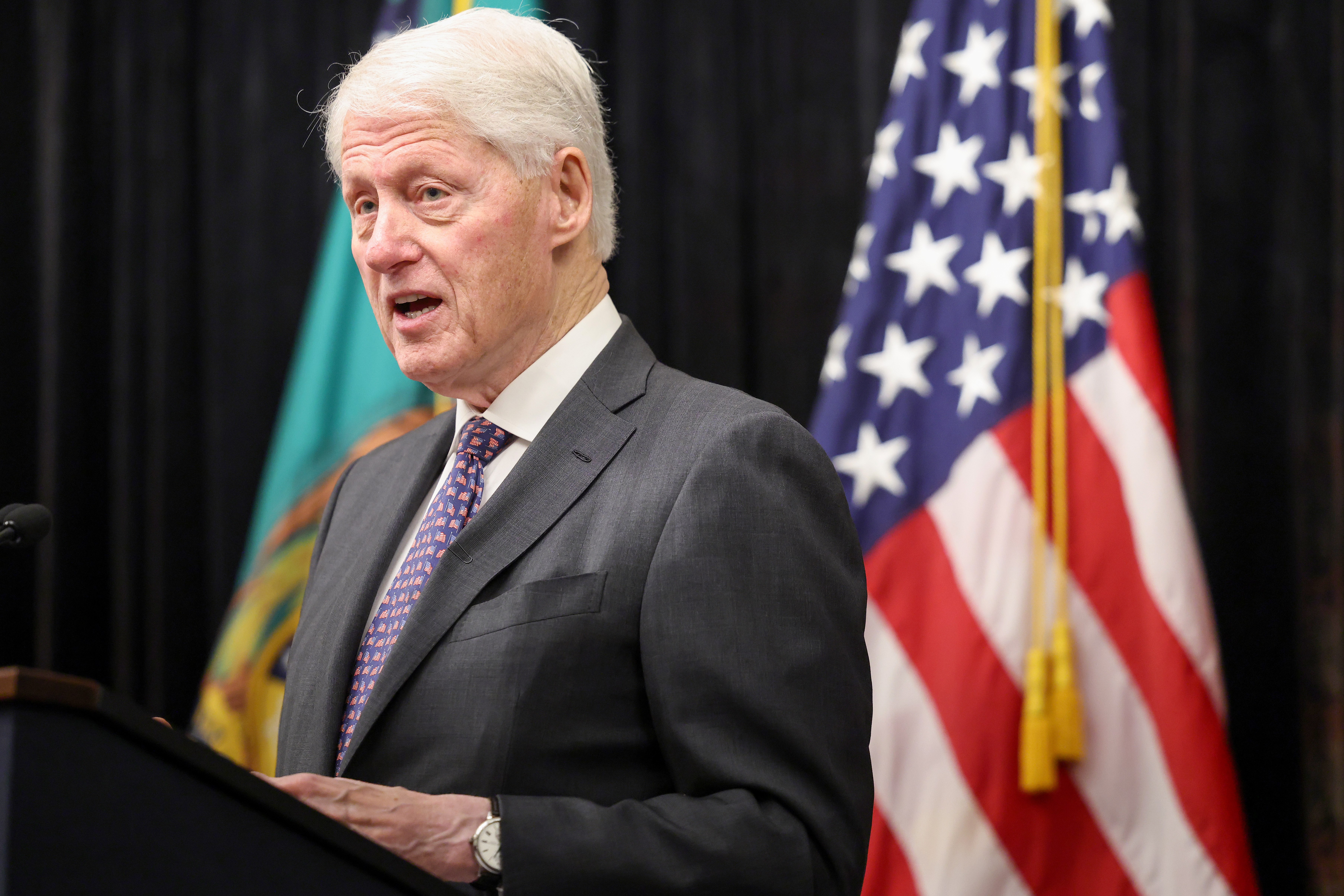 Após Obama, Bill Clinton condena morte de americanos pelo ICE: ‘Cenas horríveis’