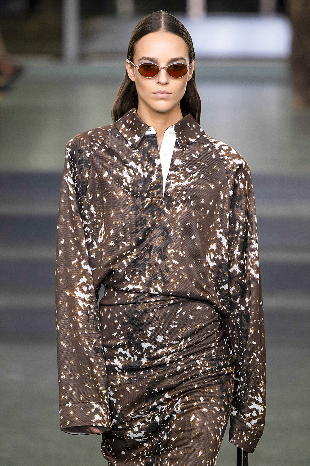 DISFARCE - O corte de Tory Burch mal revela a origem do desenho: o moderno como caminho