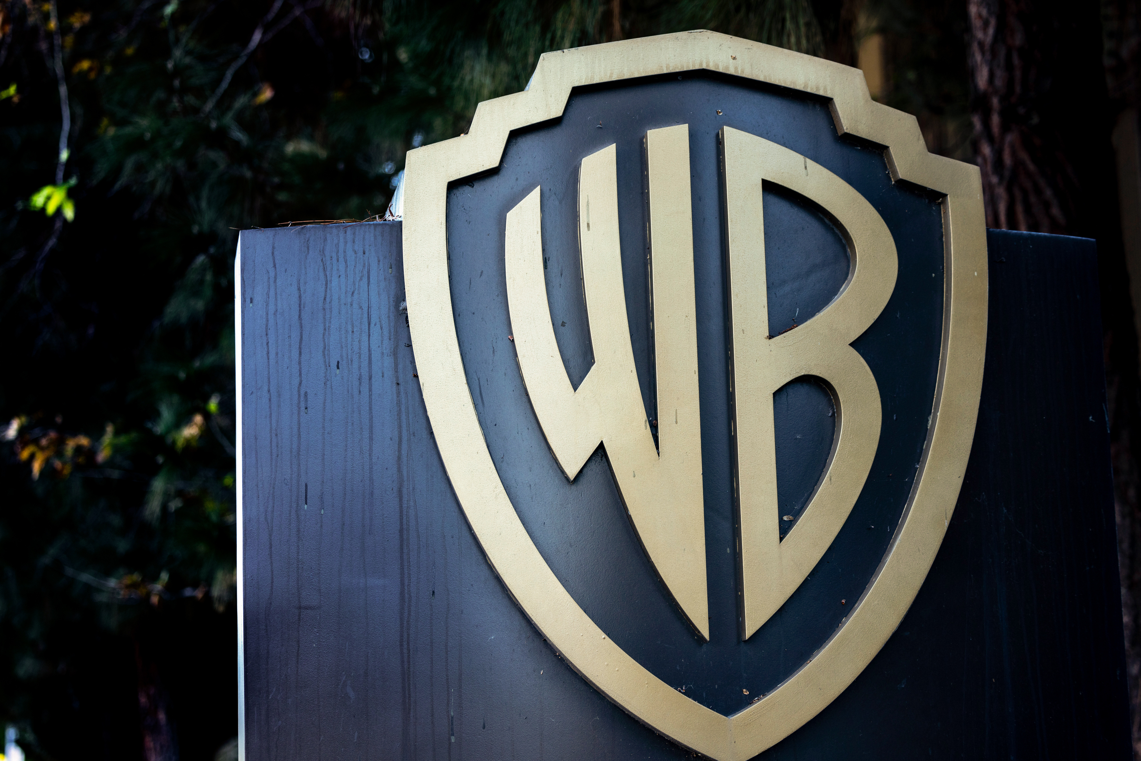 Esperança para a Netflix? Justiça suspende venda da Warner para a Paramount+