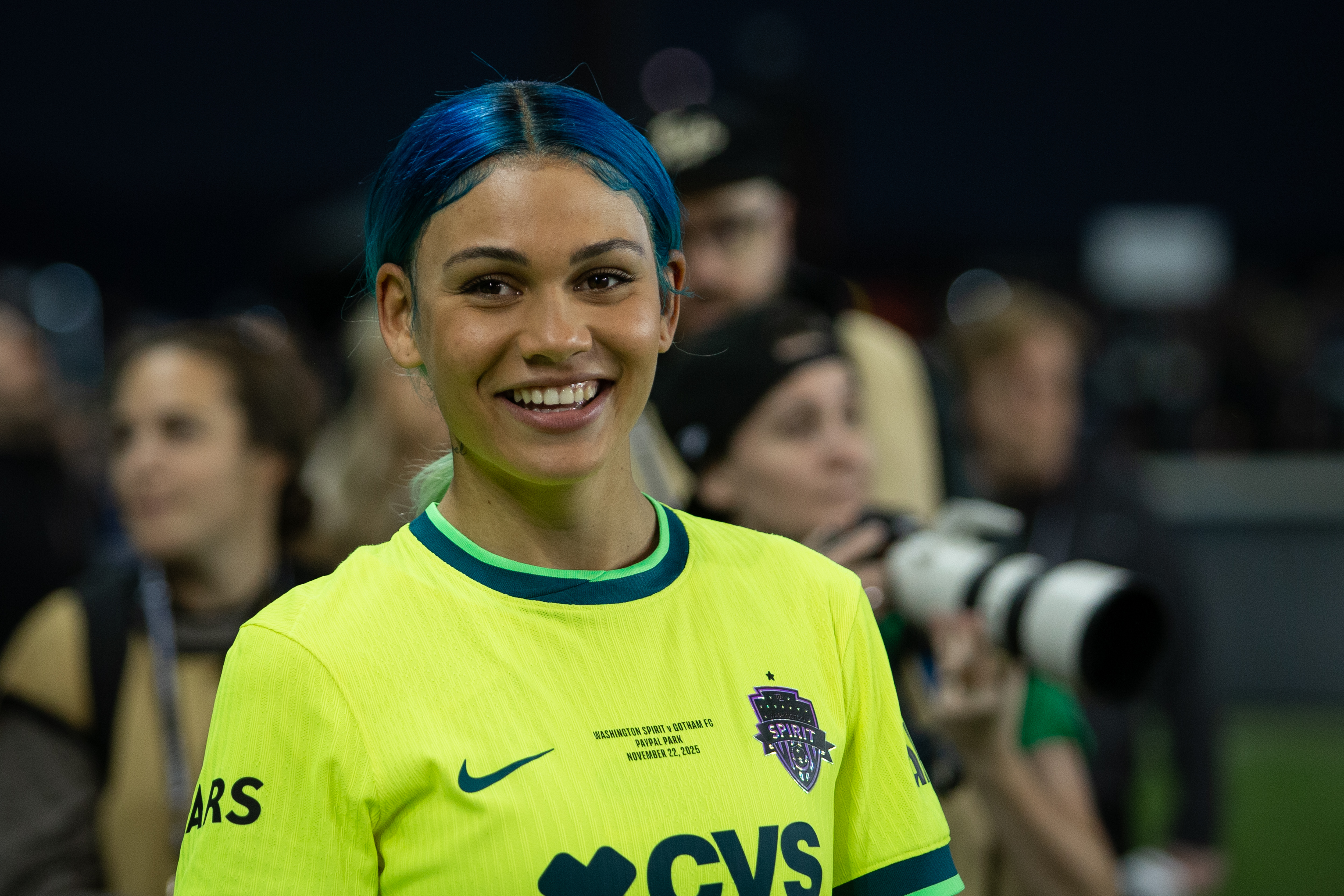 Quem é a filha de astro da NBA que se tornou a jogadora mais bem paga no futebol feminino