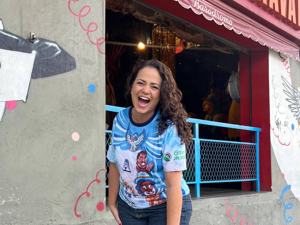 Única carnavalesca da Sapucaí: ‘esperam que a mulher seja só boa esposa’