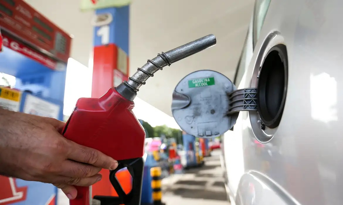 Governo zera impostos federais da gasolina por 30 dias
