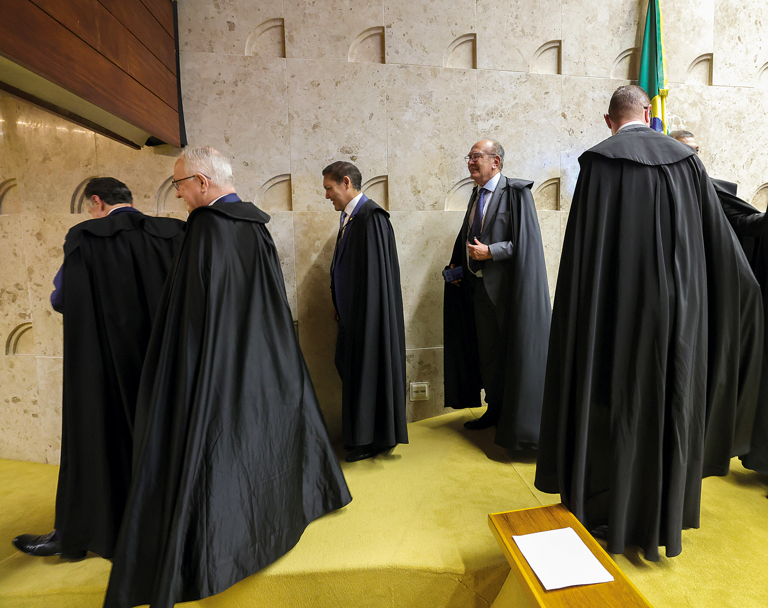 JULGAMENTO -&ensp;STF: emendas parlamentares abalam a rela&ccedil;&atilde;o entre poderes