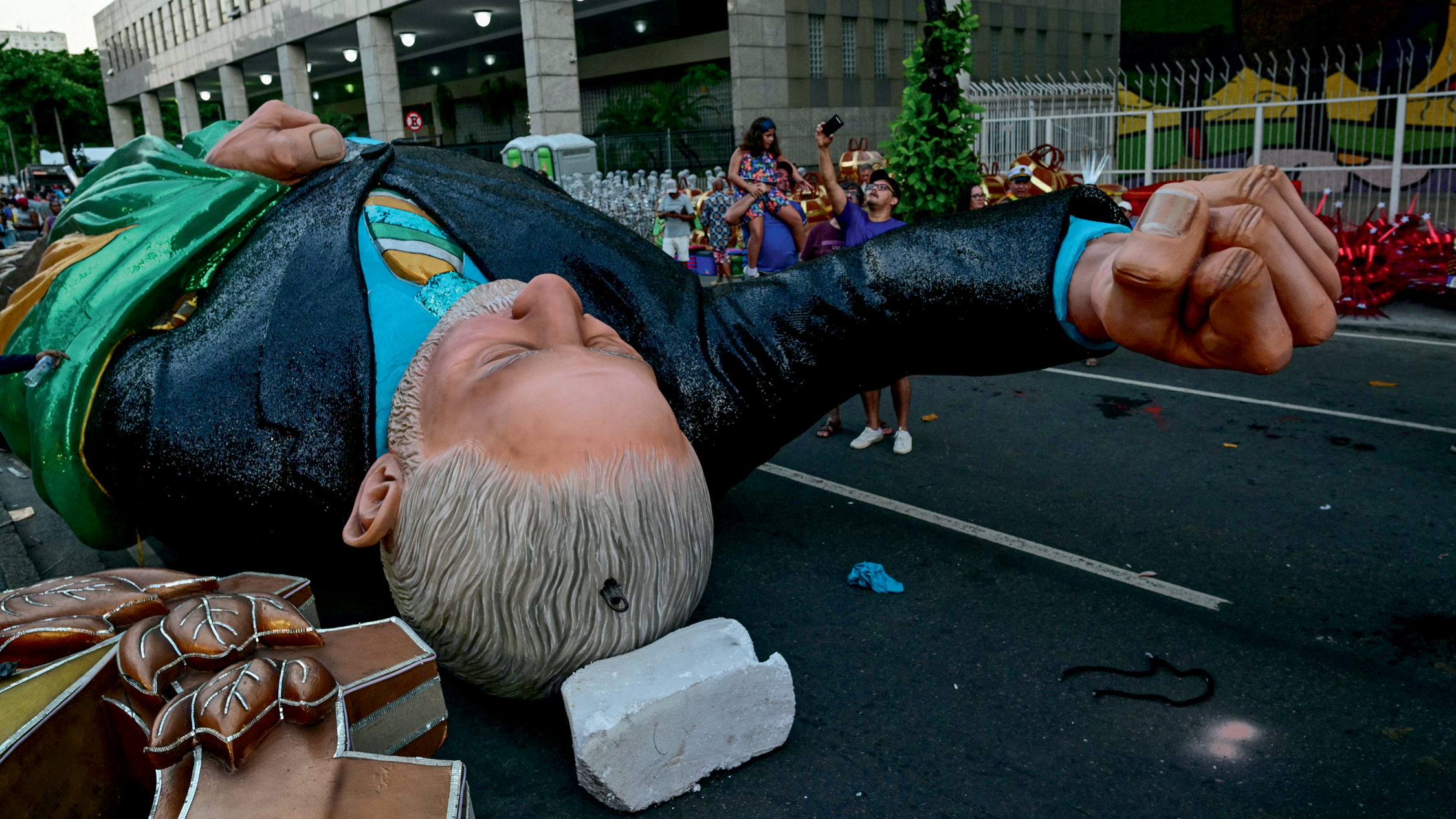 Oposição aposta em ações que prometem dar dores de cabeça a Lula na Justiça