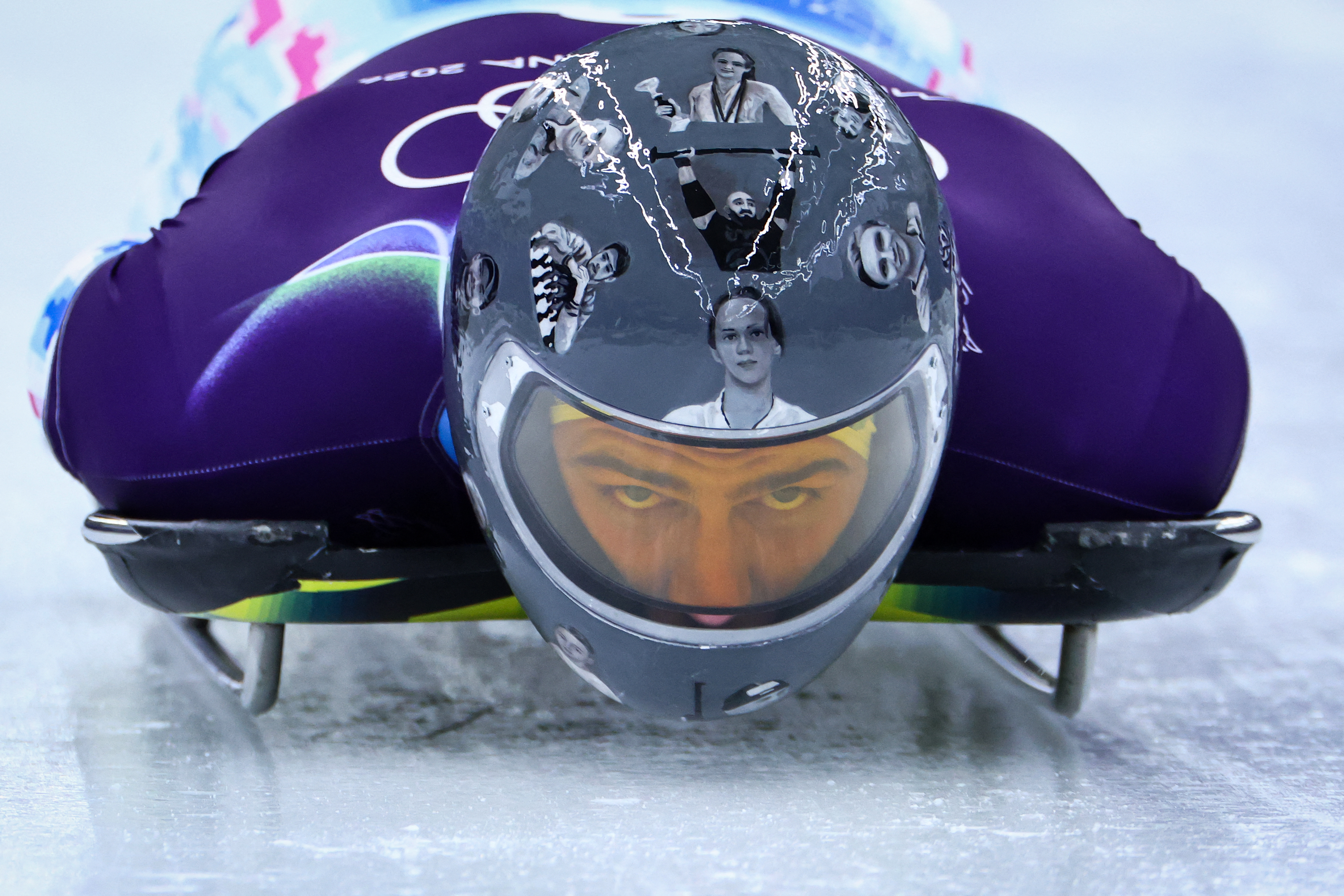 COI proíbe atleta ucraniano de usar capacete com imagens de mortos na guerra