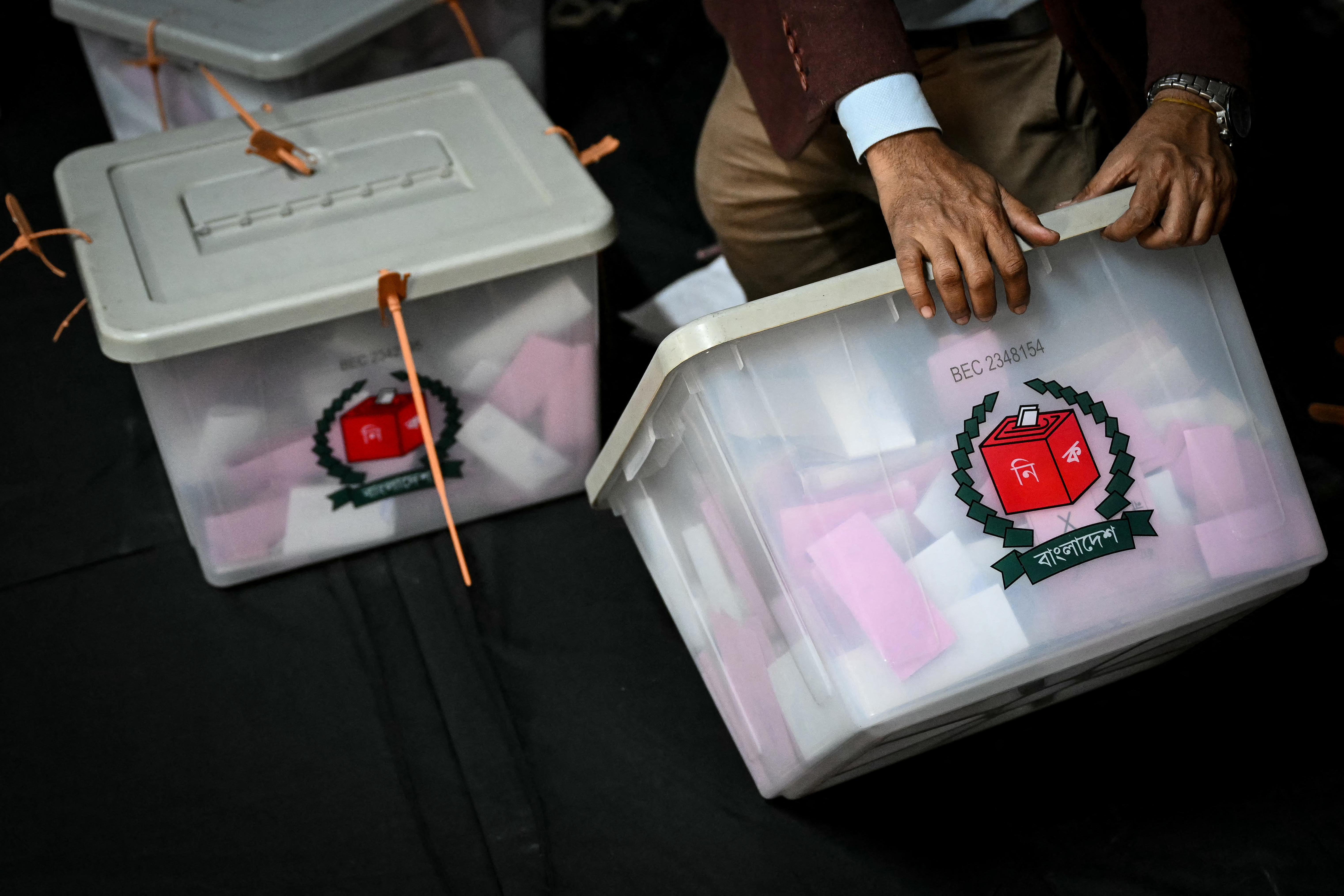 Bangladesh vai às urnas para primeira eleição desde revolta da Geração Z