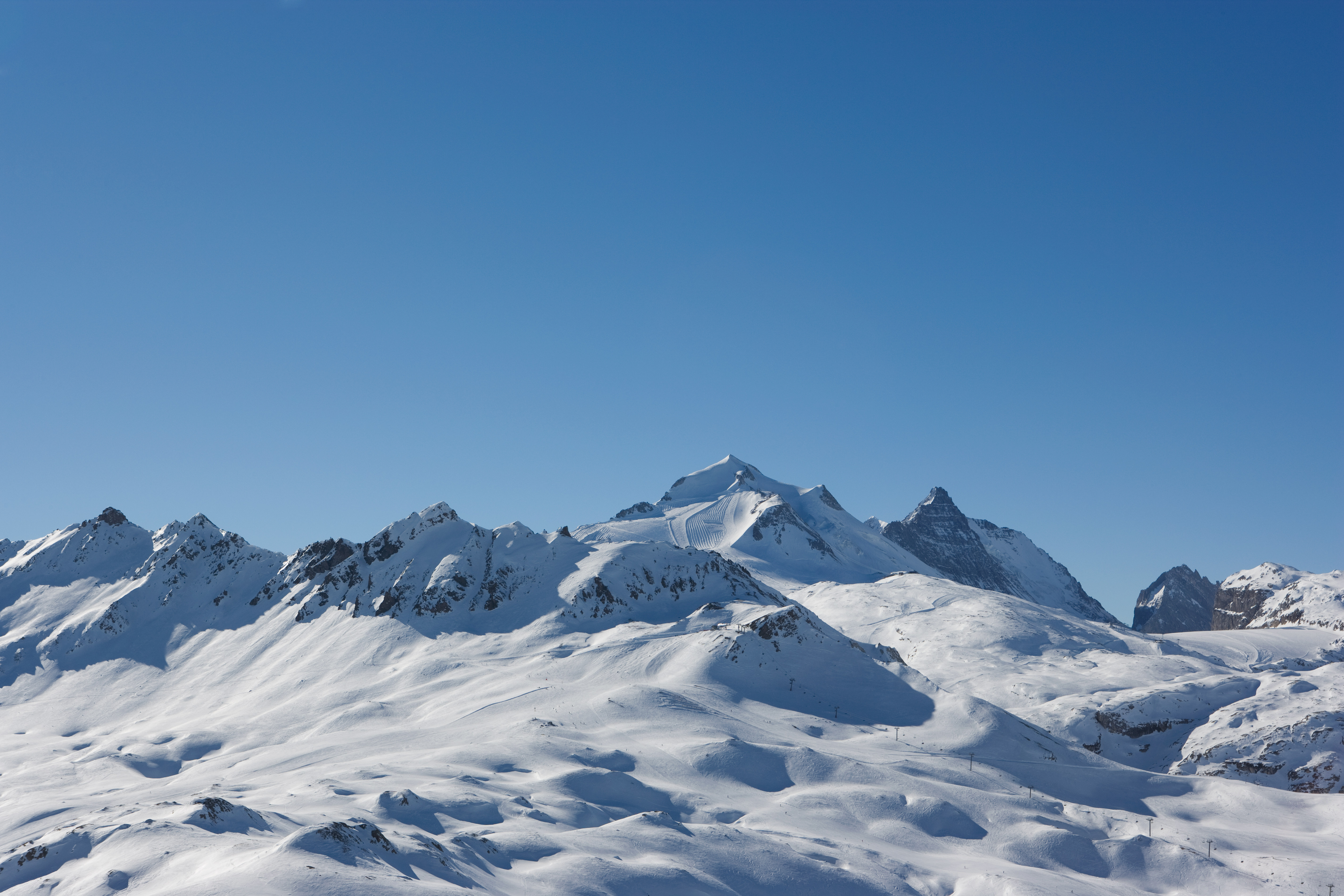 Avalanche deixa três esquiadores mortos nos Alpes franceses