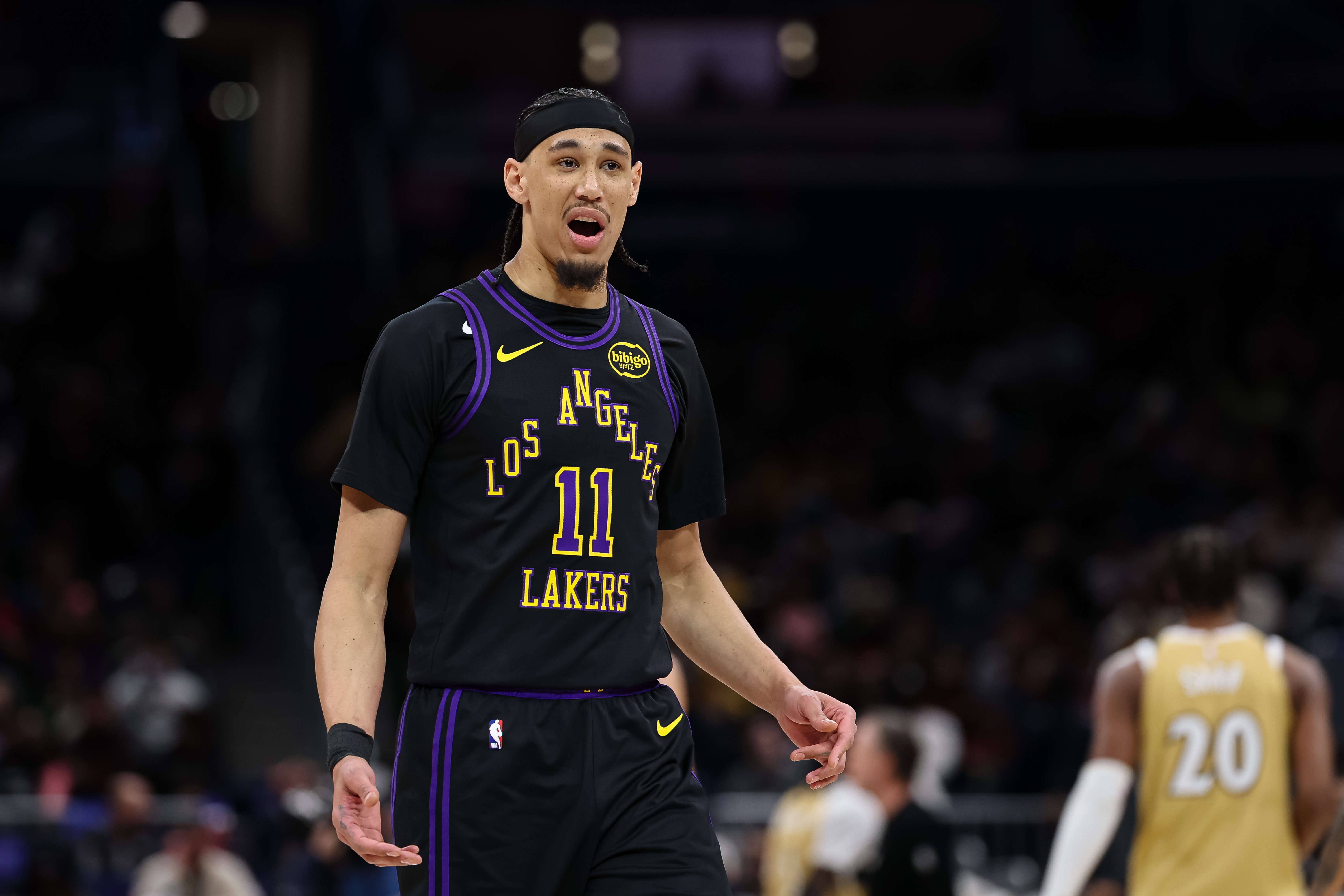 NBA: Jogador do Lakers é suspenso por empurrar mascote de time adversário; veja vídeo