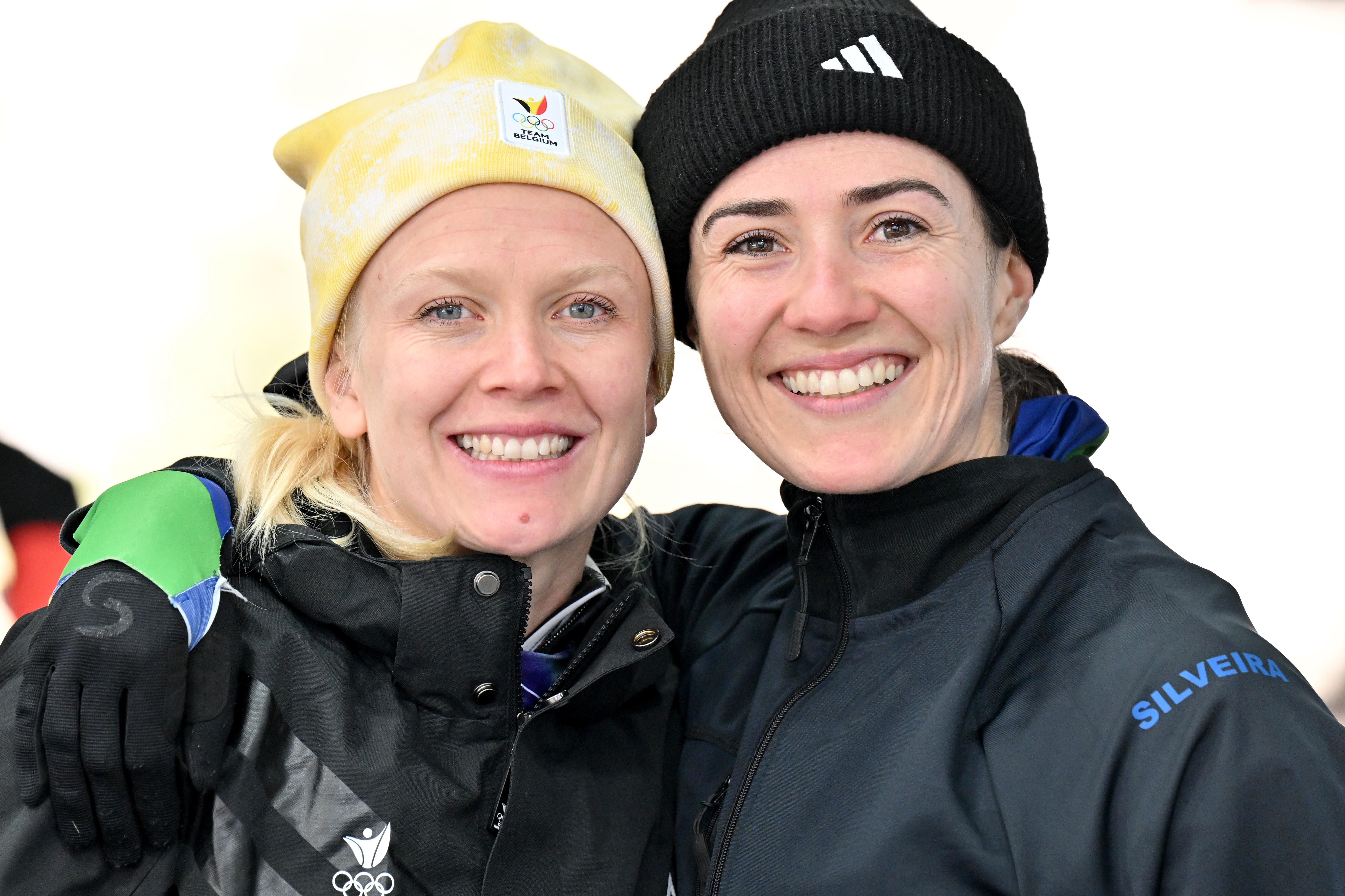Casal rival: Nicole Silveira compete com esposa belga no skeleton na Olimpíada de Inverno