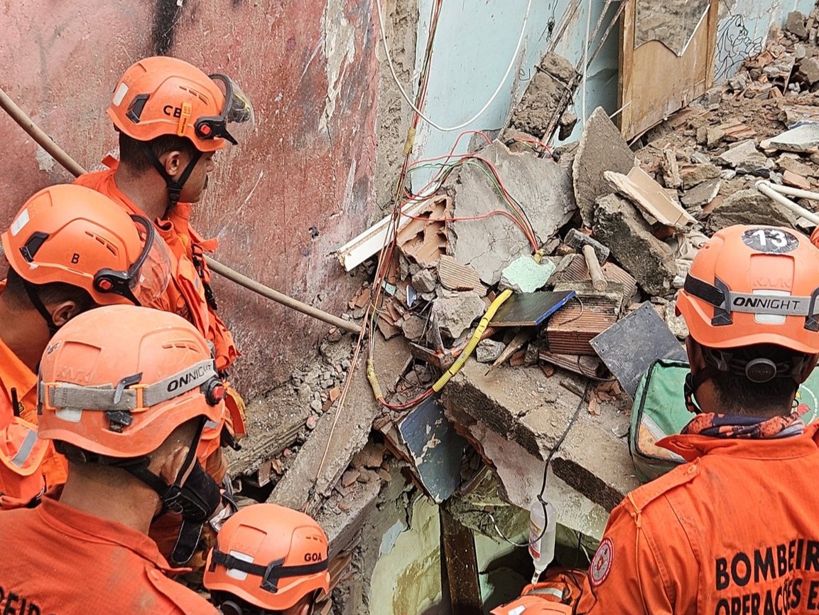 Menina de 7 anos é resgatada após cinco horas soterrada no Maracanã; mãe morreu