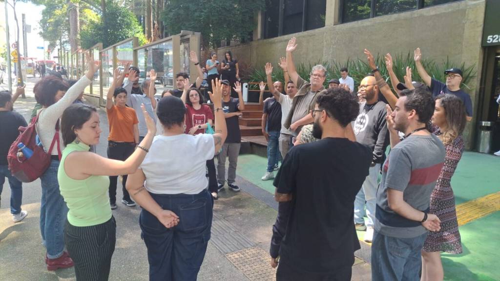 Funcionários de TV de sindicato que projetou Lula iniciam greve por direitos trabalhistas