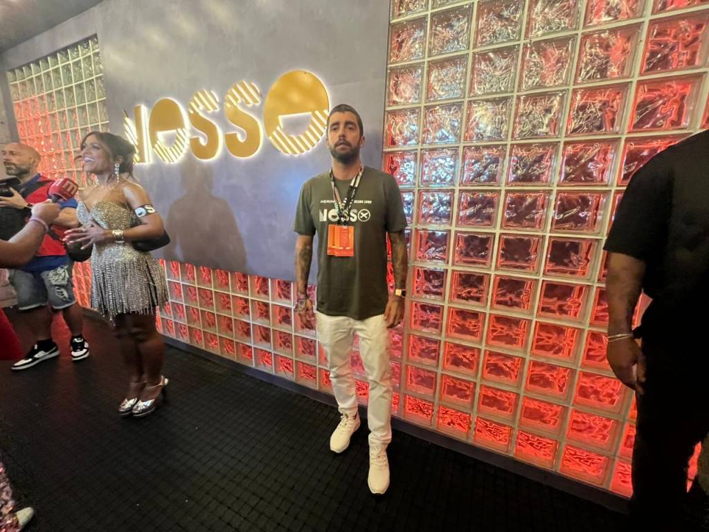 O conselho de Pedro Scooby para a esposa, musa do Salgueiro