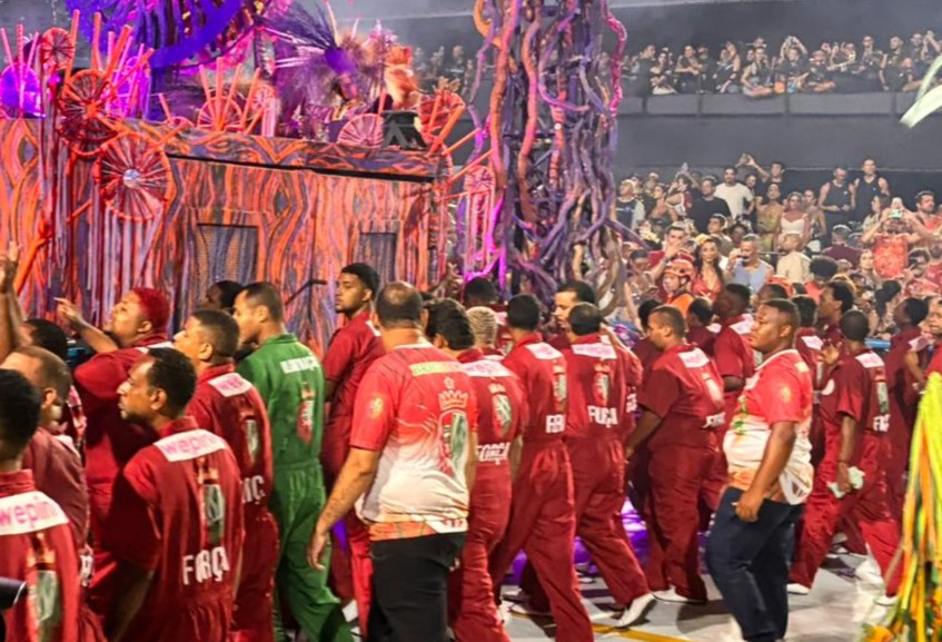 A estranha publicidade de Virgínia no desfile da Grande Rio