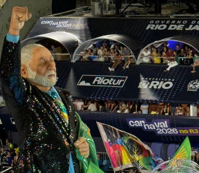 A reação da oposição ao rebaixamento de escola que celebrou Lula