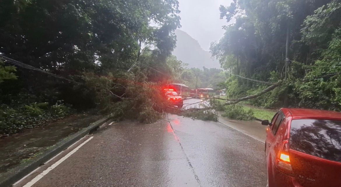 Chuva persiste e Defesa Civil alerta para riscos em mais de 20 municípios no Rio; saiba quais