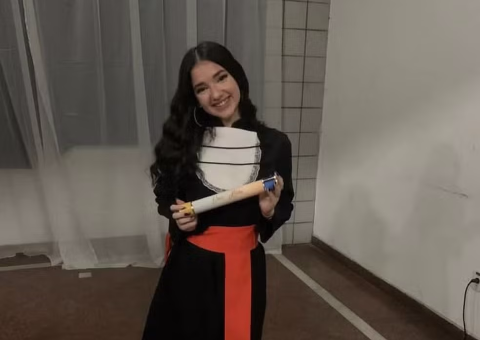 Jovem esfaqueada após recusar namoro passa a respirar sem ajuda de aparelhos