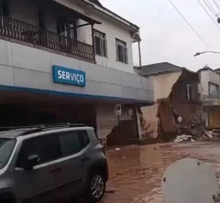 Vídeo: prédio desaba em Ubá, na Zona da Mata de Minas Gerais, após fortes chuvas