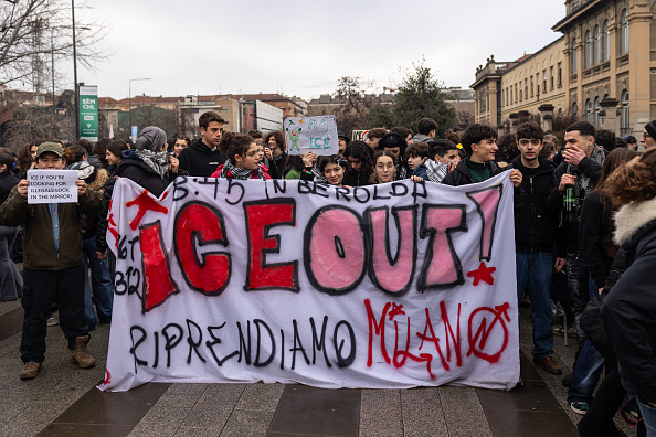 Olimpíada de Inverno vira palco de protestos anti-ICE com centenas nas ruas e ‘xixi na neve’