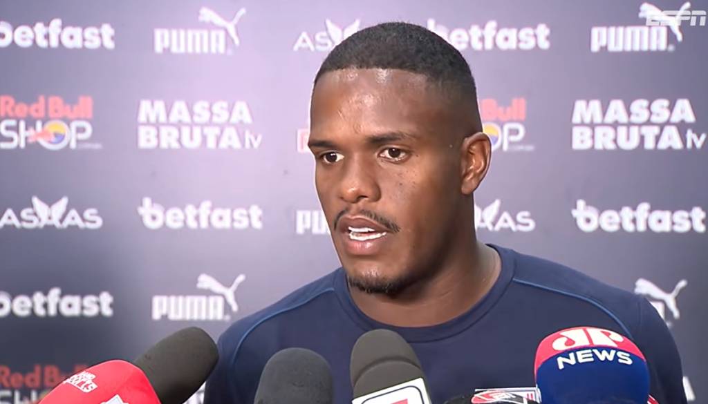 ‘Minha mãe já me xingou’, diz zagueiro do Bragantino, constrangido após fala machista